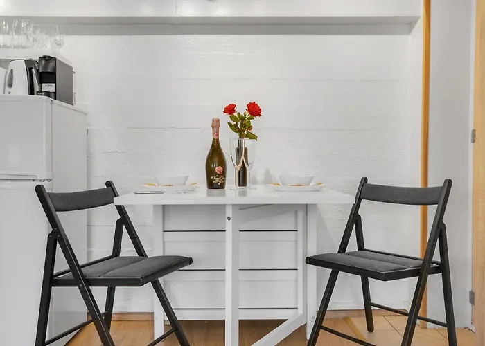 Lara Studio In Laugardalur Valley, Reykjavik Central Park And Botanical Garden, Private Entrance, Free Private Parking On Side
